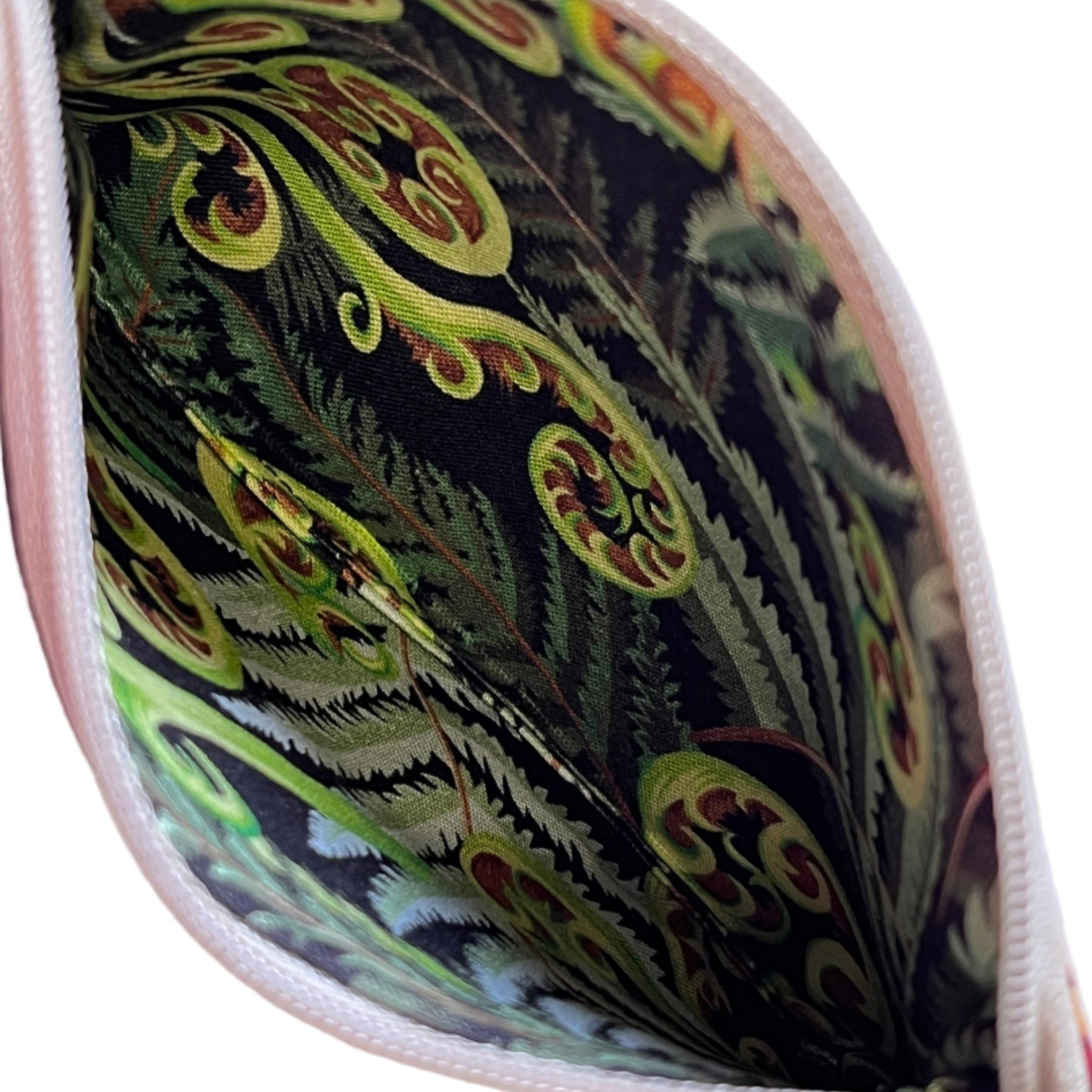 Zipped purse kiwiana koru fern print lining in cotton.