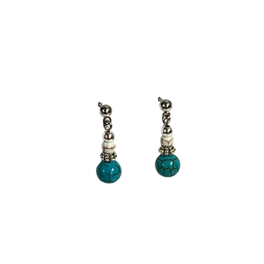 Pair of earrings with turquoise beads