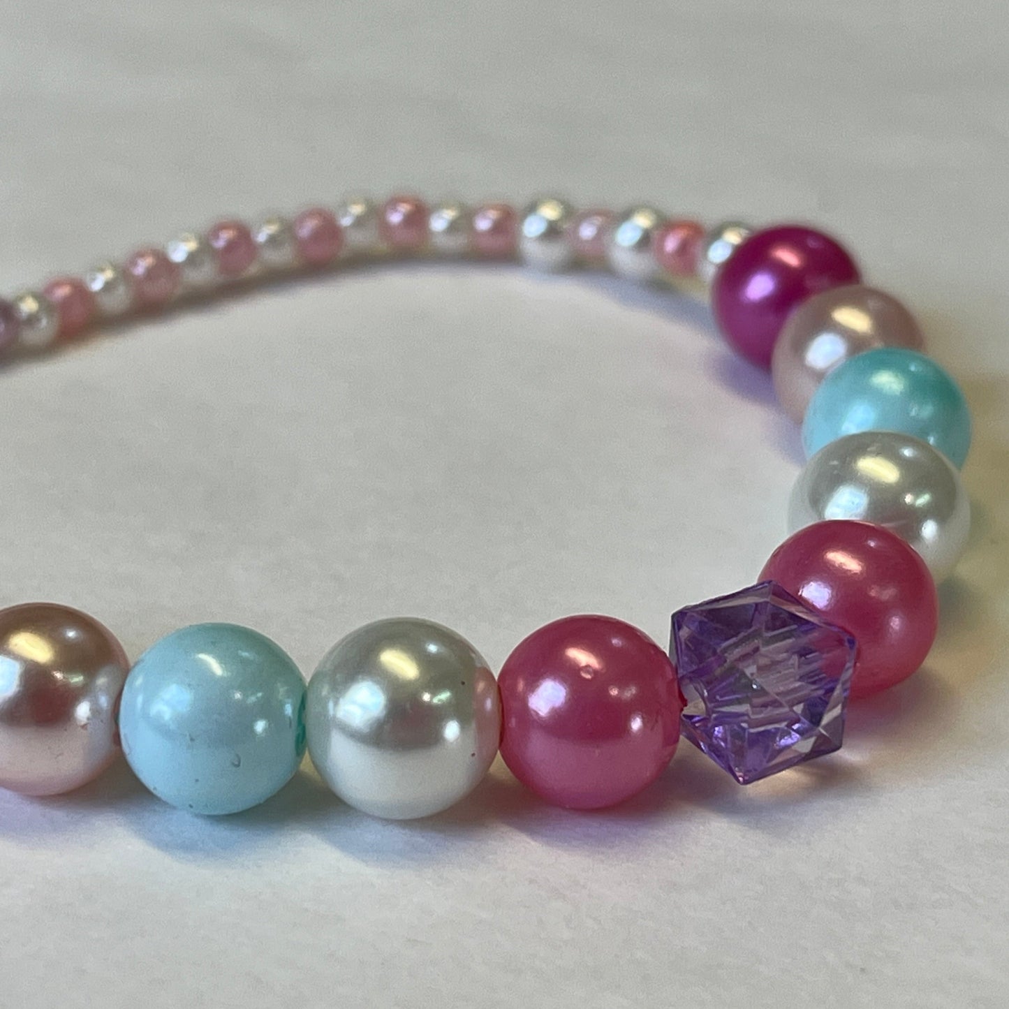 Beaded bracelet with multicolored beads